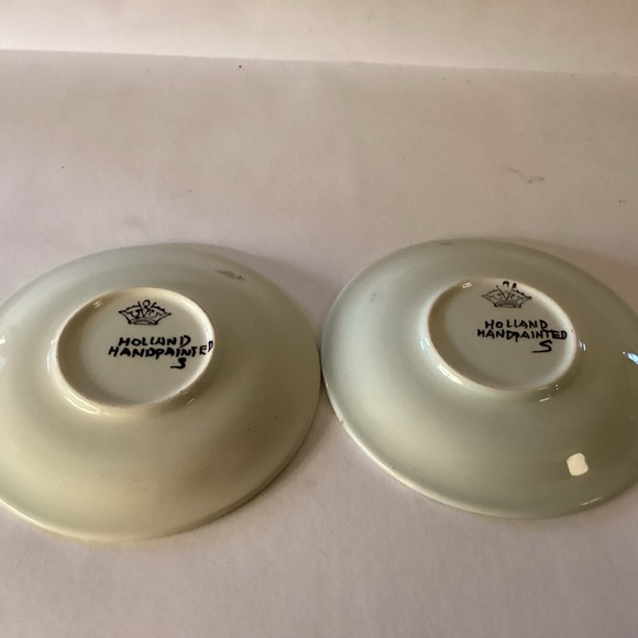 Vintage Demi tasse cups and saucers hand painted and signed.Made in Holland - Picture 4 of 4